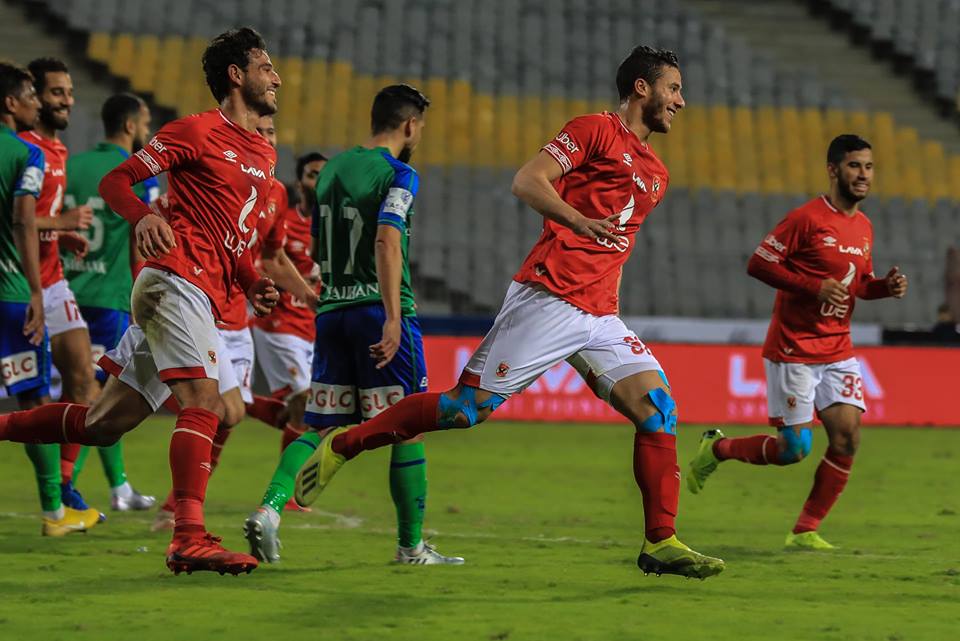 الأهلي اليوم : الأهلي يوافق علي اعارة مدافعه للداخلية..والأحمر يتدرب على مرمي صغير