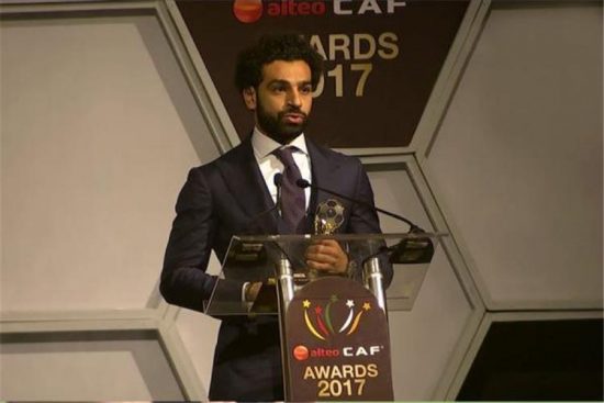 فيديو : صلاح يخطف زعامة إفريقيا للعام الثاني على التوالي..واللاعب يهديها لمصر