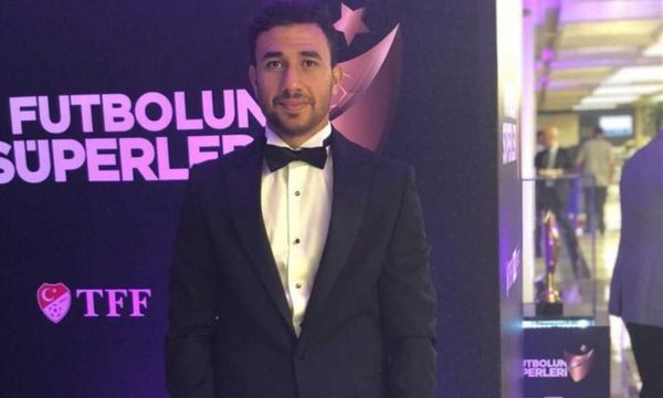 تريزيجيه يشارك في حفل توزيع جوائز الأفضل فى الدورى التركى