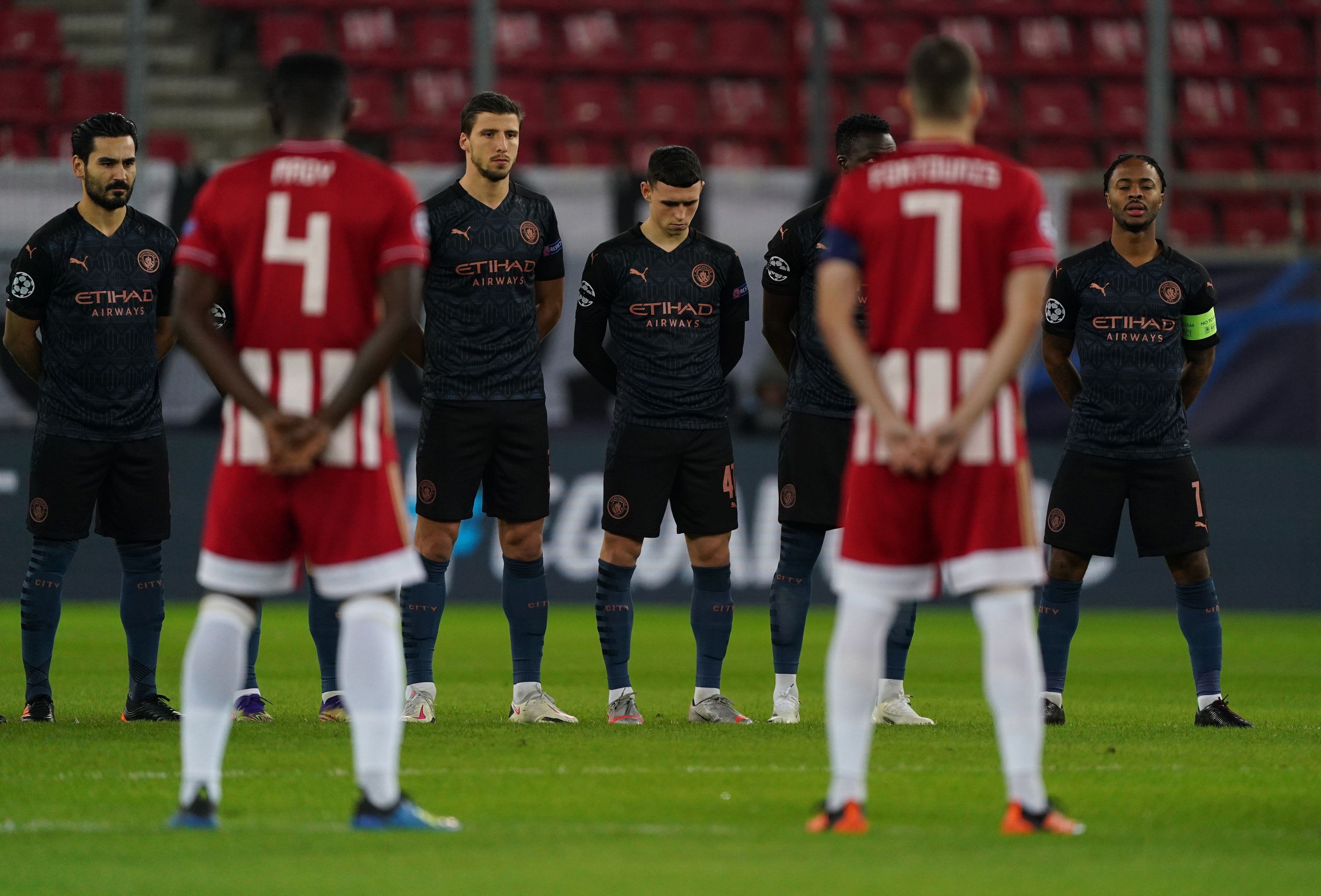 أولمبياكوس يكرر فوزه على أستون فيلا في دوري المؤتمر الأوروبي