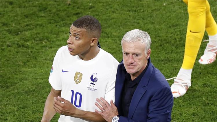 نجم سان جيرمان السابق مهاجما مبابي: إنه مغرور وديشامب فقد السيطرة عليه