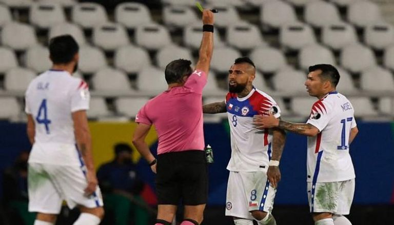 كوبا أمريكا ..فيدال يهاجم حكم مواجهة تشيلي والبرازيل ويصفه بالمهرج