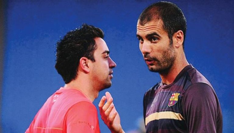 شاهد .. مقطع فيديو يجمع اللاعبي بيب جوارديولا وتشافي في لقطة نادرة(فيديز)