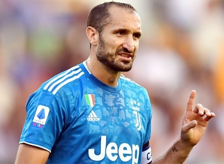 مونديال قطر 2022 .. قائد الفريق ينسحب من تشكيل منتخب إيطاليا قبيل مباراتين مصيريتين!