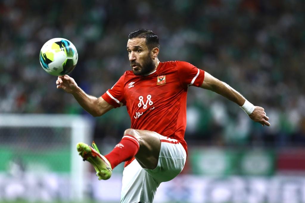 أخبار الأهلي: إصابة علي معلول وثنائي منتخب تونس بفيروس كورونا