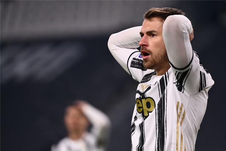 يوفنتوس يعاقب لاعب الوسط بالتجميد لهذا السبب !