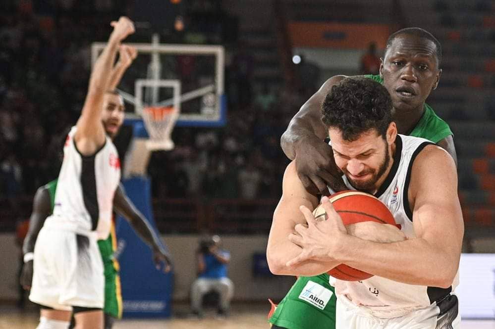 منتخب السلة يواصل عروضه القوية ويكتسح المنتخب الكيني محققا فوزه الثاني بتصفيات كأس العالم