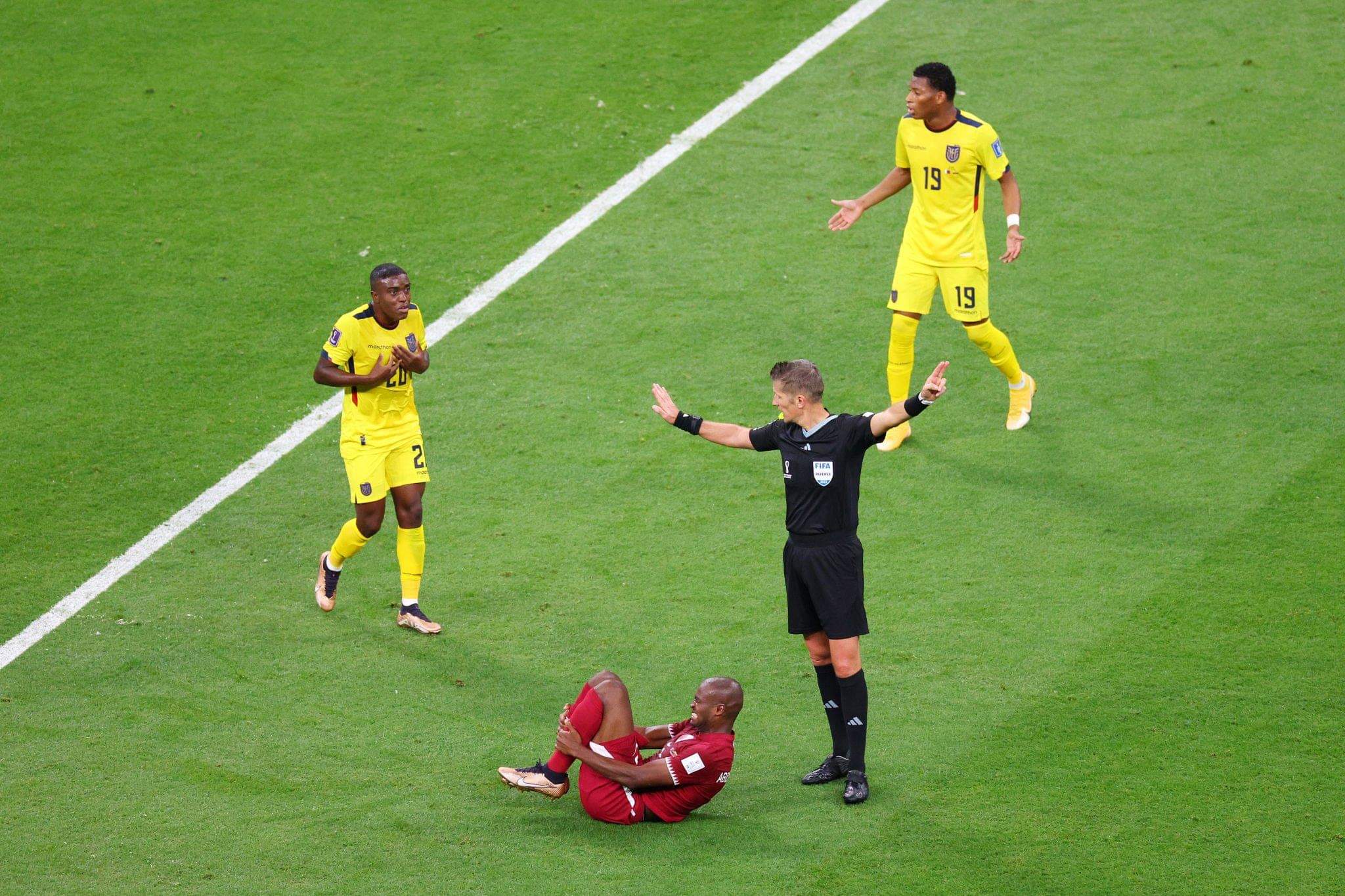 الإكوادور يحسم افتتاح كأس العالم بثنائية ضد قطر.. فيديو