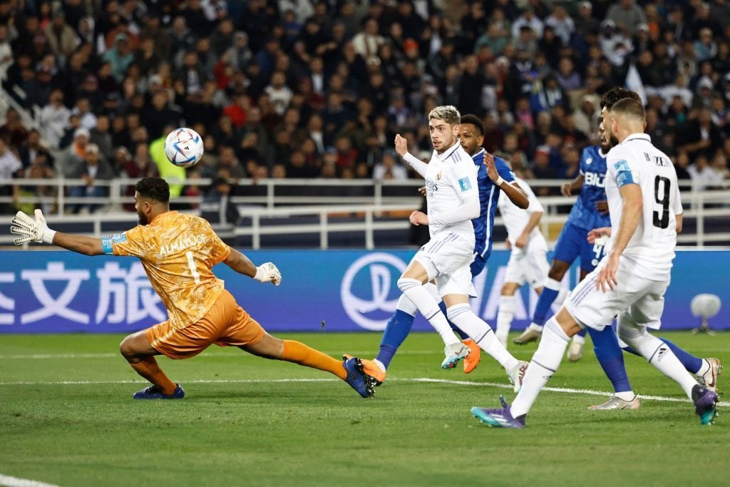 ريال مدريد يكتسح الهلال بخماسية ويتوج بطلا لكأس العالم للأندية