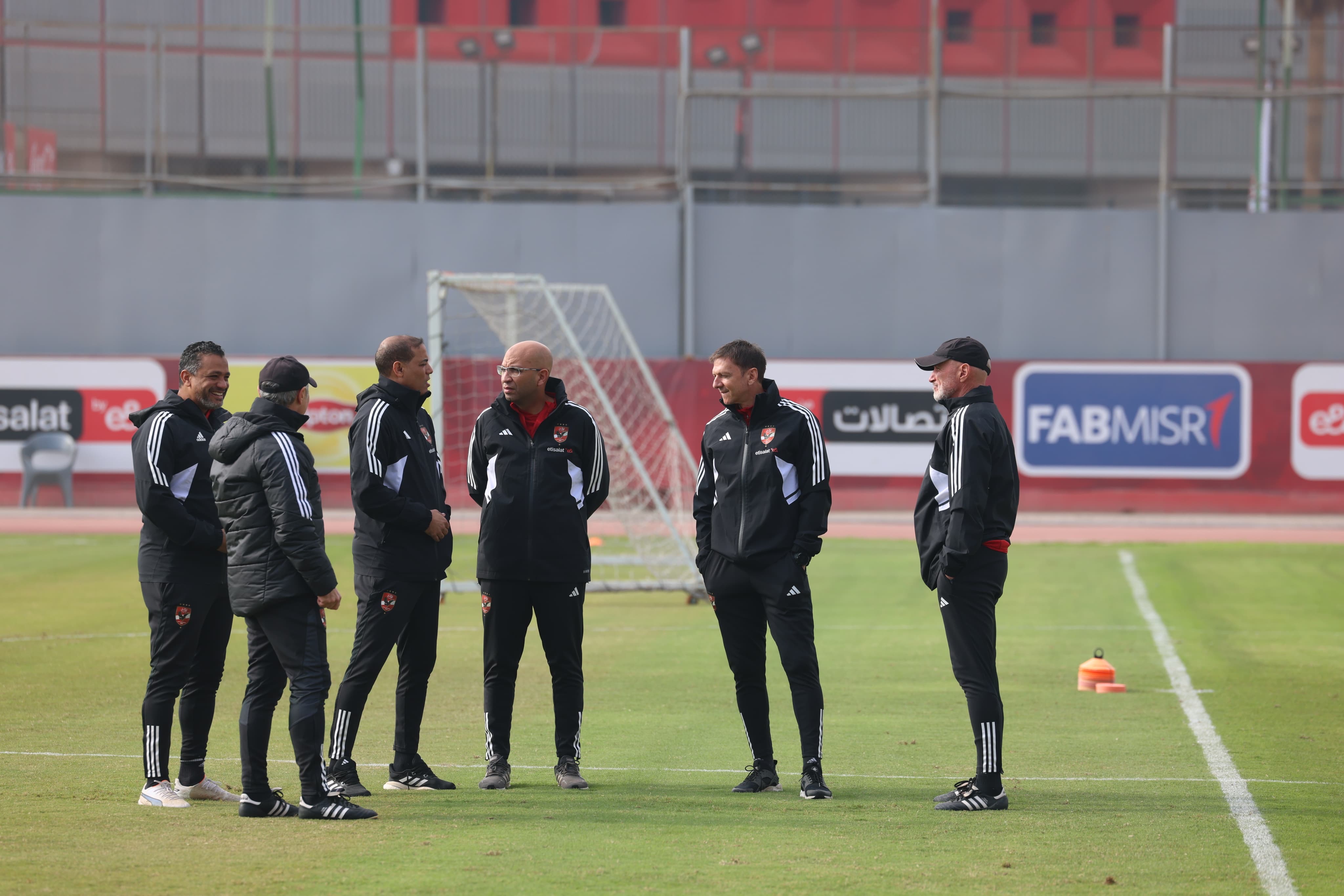 أخبار الأهلي : شاهد ..المترجم الجديد لكولر يظهر في مران الأهلي بعد رحيل ضياء النجار
