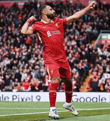 محمد صلاح يقود ليفربول لتخطي برينتفورد بثنائية في الدوري الإنجليزي