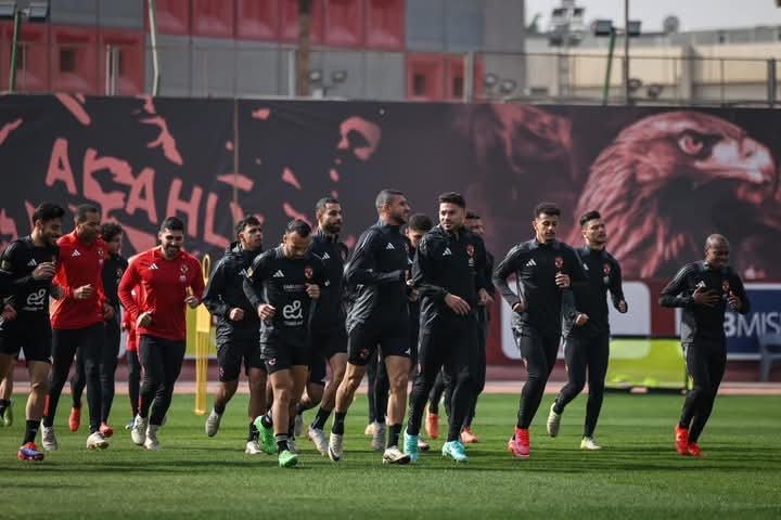 مفاجأة غير متوقعة في تشكيل النادي الأهلي ضد سموحة في الدوري المصري الممتاز