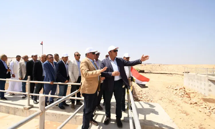وزير الإسكان بتفقد مشروع توسعات محطة معالجة صرف صحي مرسى مطروح