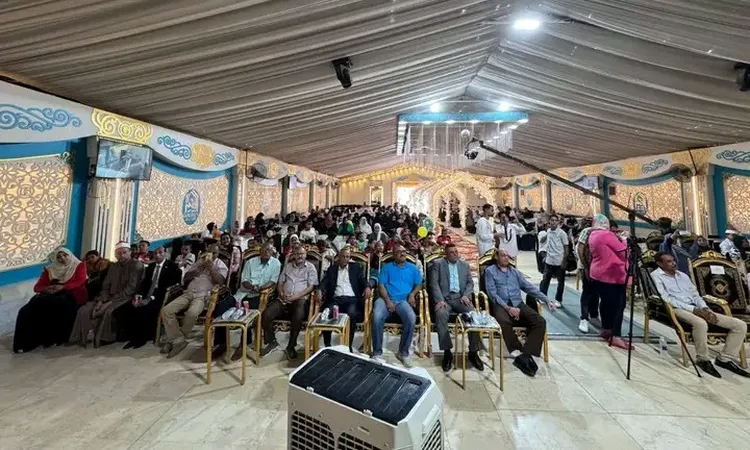تعليم الأقصر تشارك فى توزيع الزي المدرسي للتلاميذ غير القادرين بأرمنت