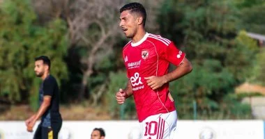 خبر عاجل محمد شريف يقود هجوم الأهلي أمام فاركو في الدوري المصري