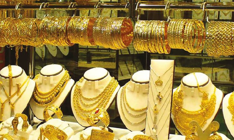 ارتفاع الذهب محليًا وعالميًا مدعومًا بتلميحات باول حول خفض الفائدة في سبتمبر