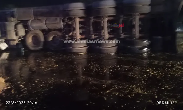 انقلاب سيارة محملة بالزيت على الطريق الدولي الساحلي بلطيم الشيخ مبارك بكفر الشيخ