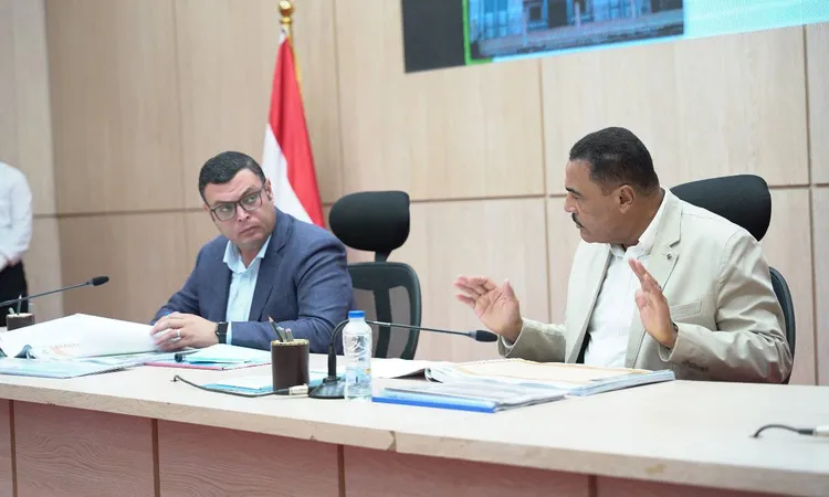 وزير الإسكان: يوجه بضغط المشروعات التنموية والخدمية ومياه الشرب بمطروح