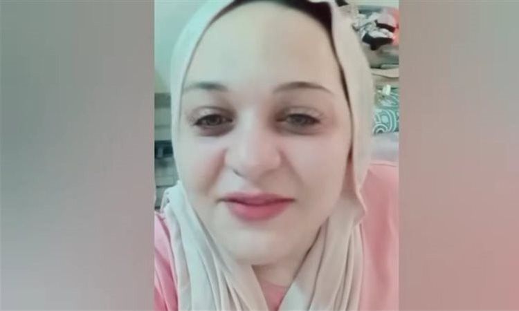 مروة يسري الشهيرة بـ “بنت مبارك” تلغي توكيل محاميها.. والأخير يُعلق: “أنا الوحيد المتصل بضحايا التبرع بأعضائهم”
