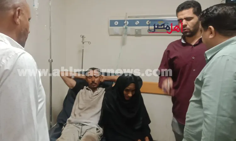 رئيس مدينة طهطا يتفقد مصابي حادث انهيار منزل بقرية الشيخ مسعود بسوهاج