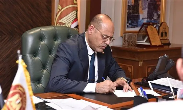 مكافأة مالية وشكر.. جبران: ما فعله «عم طارق» موقف بطولي ونموذج يحتذى به في التضحية